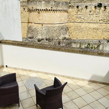 Balconcino D'oriente أوترانتو